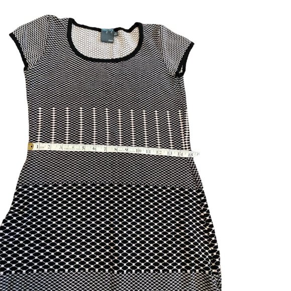 GABBY SKYE Knit Dress Sz M Fun Design Flirty Hem Stretchy - Picture 11 of 14